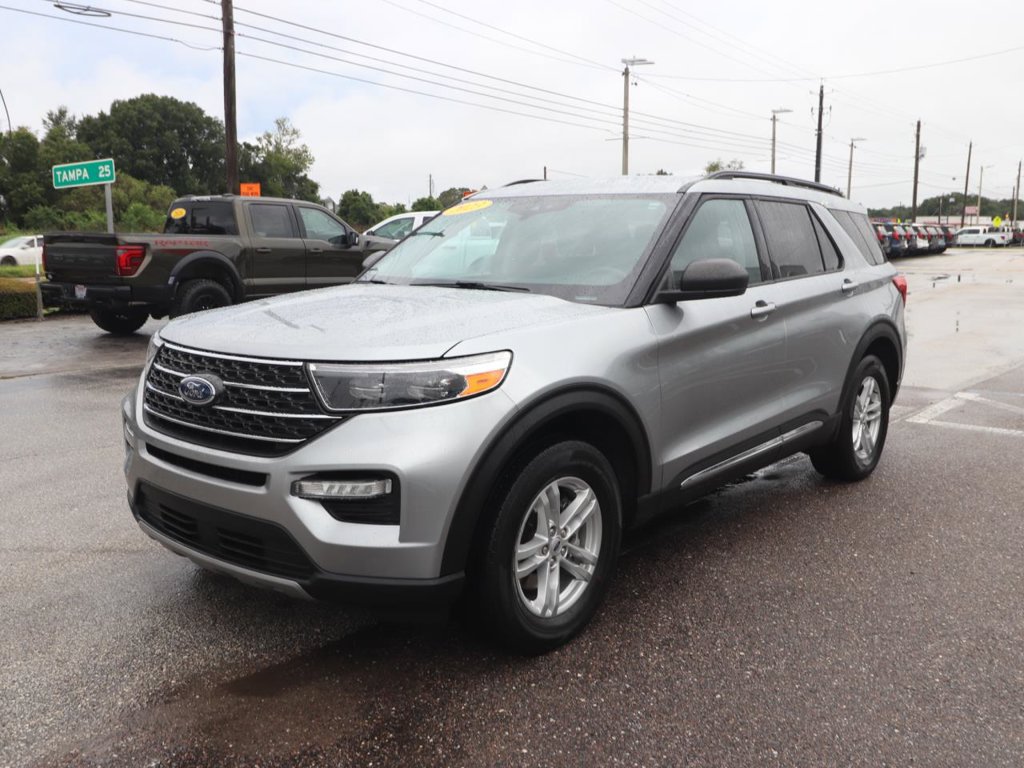 Used 2023 Ford Explorer XLT w/ Equipment Group 202A AWD/4WD image 3