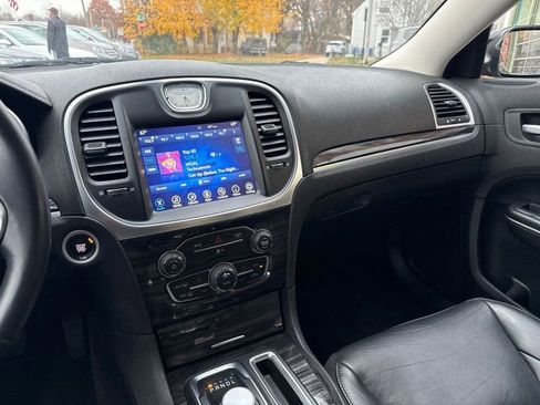 Used 2017 Chrysler 300 Limited image 24