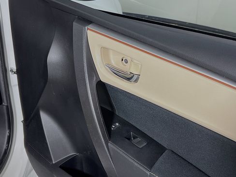 Used 2015 Toyota Corolla LE image 31