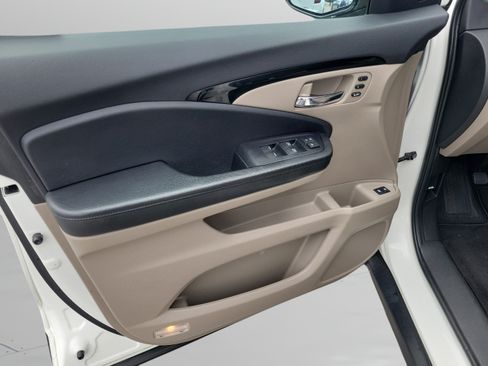 Used 2019 Honda Pilot Touring image 16
