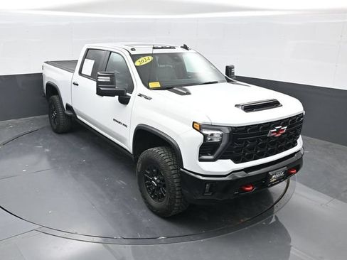 Used 2024 Chevrolet Silverado 2500 ZR2 w/ Technology Package AWD/4WD image 1