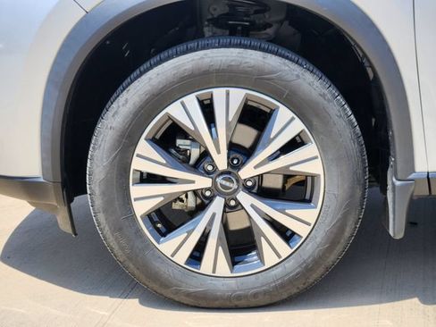 Used 2023 Nissan Rogue SV w/ SV Premium Package FWD image 10