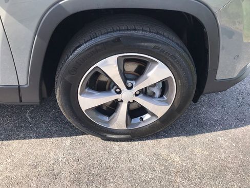 Used 2019 Jeep Cherokee Limited w/ Technology Group AWD/4WD image 47