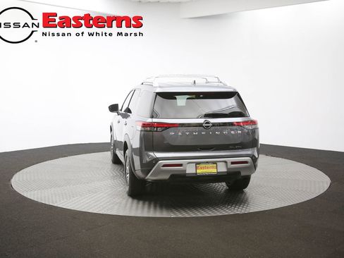 Used 2023 Nissan Pathfinder SL AWD/4WD image 65