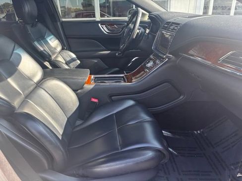 Used 2017 Lincoln Continental Premiere AWD/4WD image 8