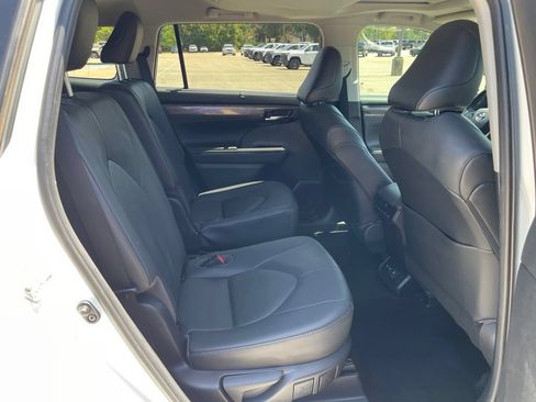 Used 2020 Toyota Highlander Limited FWD image 37