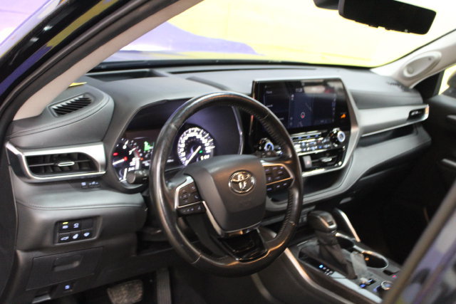 Used 2020 Toyota Highlander Platinum AWD/4WD image 14