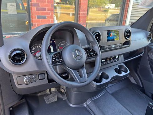 Used 2024 Mercedes-Benz Sprinter 2500 image 13