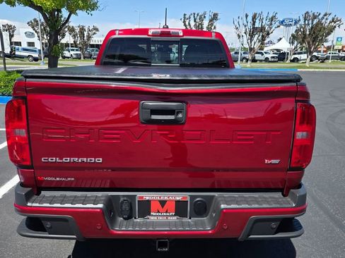 Used 2021 Chevrolet Colorado Z71 AWD/4WD image 4