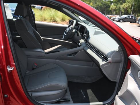 Used 2022 Hyundai Elantra SEL FWD image 19