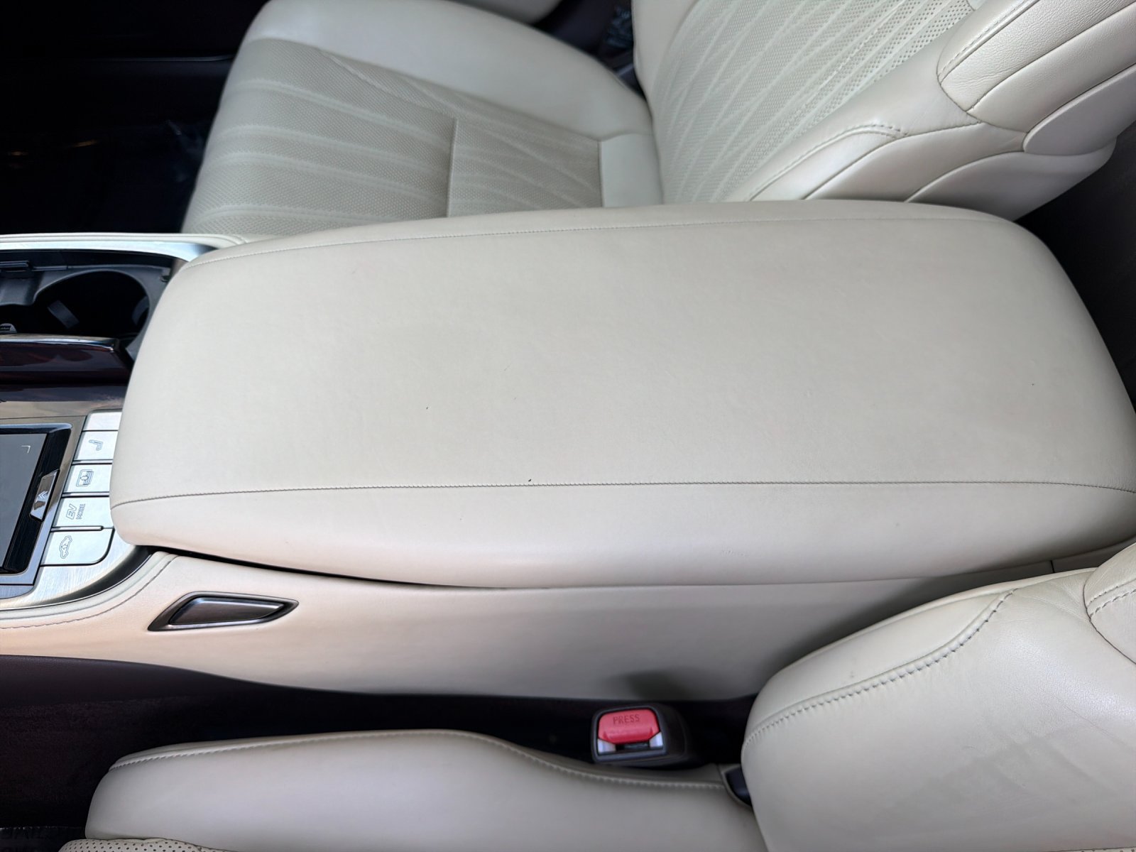 Used 2018 Lexus LS 500h w/ Interior Upgrade Package RWD image 23