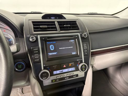 Used 2014 Toyota Camry XLE w/ Leather Package FWD image 16