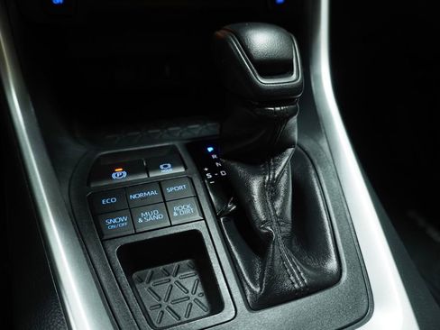 Used 2019 Toyota RAV4 LE w/ All Weather Liner Package image 18