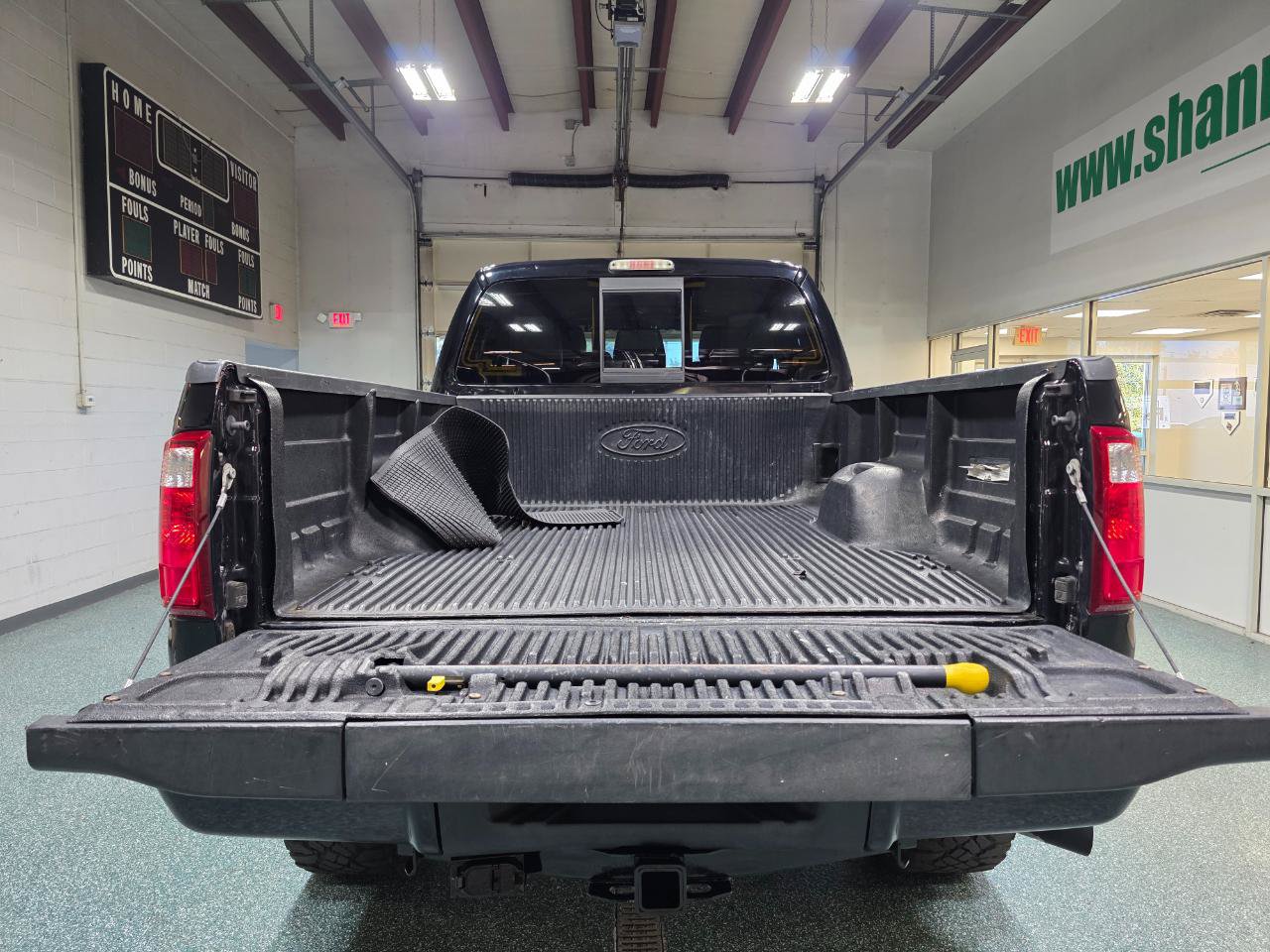 Used 2016 Ford F250 Lariat w/ Lariat Ultimate Package AWD/4WD image 24