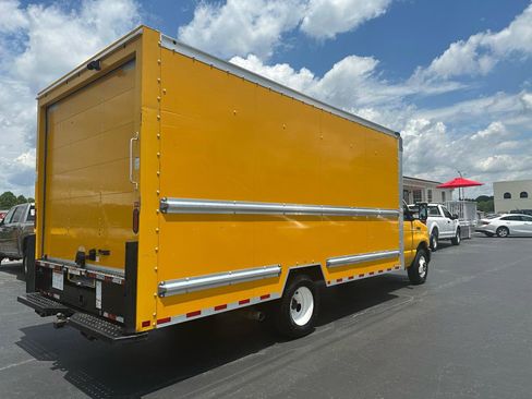 Used 2022 Ford E-350 and Econoline 350 Super Duty RWD image 6