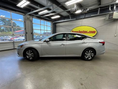 Used 2021 Nissan Altima 2.5 S FWD image 2