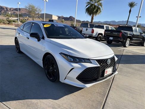 Used 2022 Toyota Avalon XSE image 3