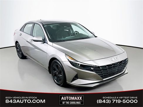 Used 2022 Hyundai Elantra SEL image 1