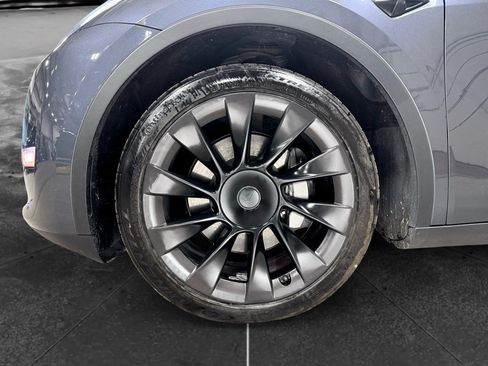 Used 2023 Tesla Model Y Long Range AWD/4WD image 29