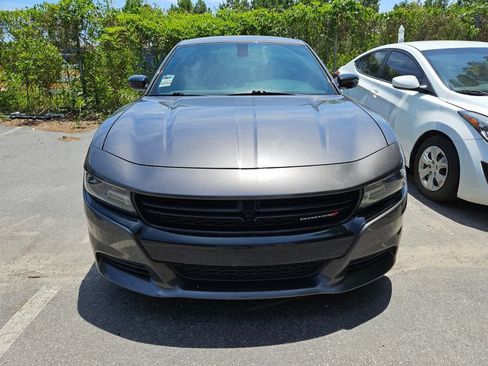 Used 2018 Dodge Charger SXT w/ Blacktop Package RWD image 3