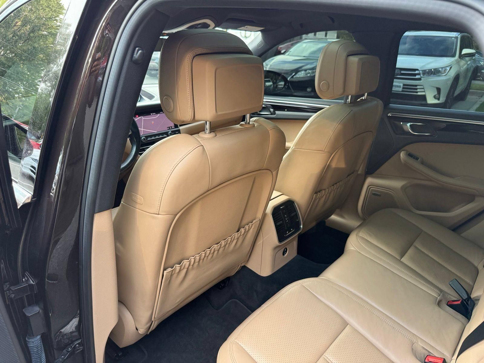 Used 2020 Porsche Macan S AWD/4WD image 30