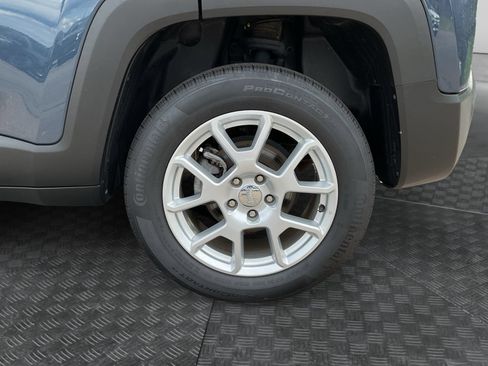 Used 2023 Jeep Renegade Latitude AWD/4WD image 14