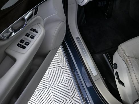 Used 2019 Volvo XC90 T5 Momentum image 8