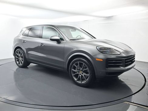 Certified 2024 Porsche Cayenne AWD/4WD image 17