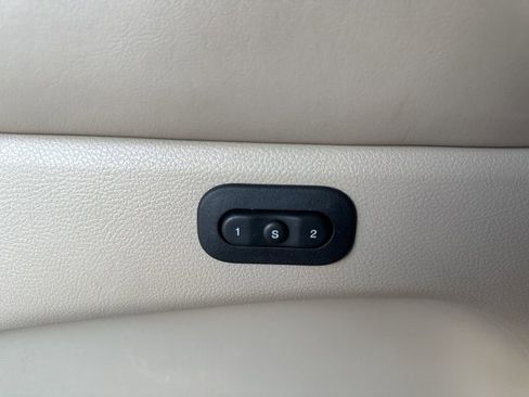 Used 2017 Jeep Grand Cherokee Overland image 15