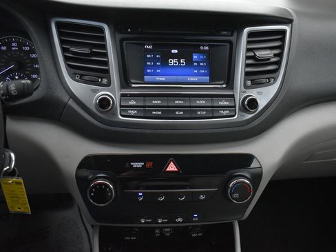 Used 2018 Hyundai Tucson SE image 24