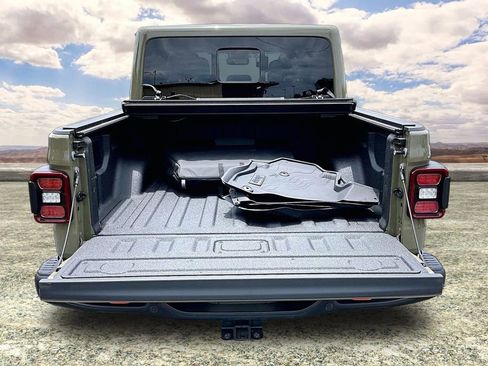 Used 2025 Jeep Gladiator Mojave AWD/4WD image 7