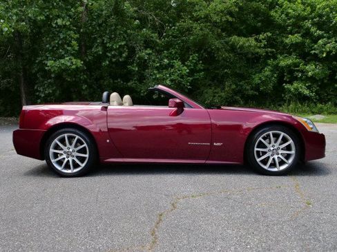 Used 2007 Cadillac XLR V RWD image 46