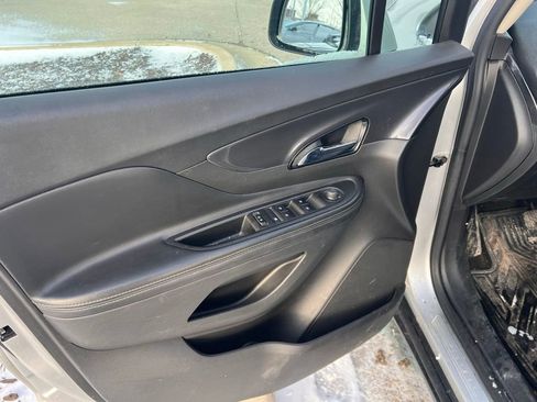 Used 2021 Buick Encore Preferred image 8