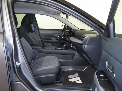 Certified 2025 Nissan Kicks SV w/ Charging Package image 29