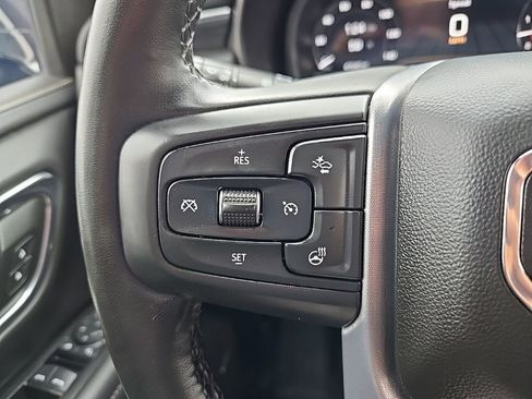 Used 2023 GMC Yukon SLT w/ SLT Premium Package image 17