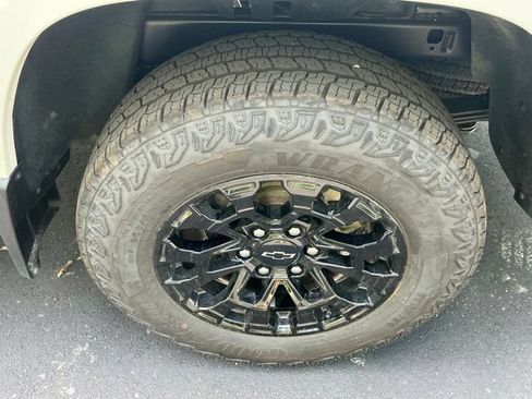 Used 2025 Chevrolet Colorado W/T w/ Advanced Trailering Package AWD/4WD image 29