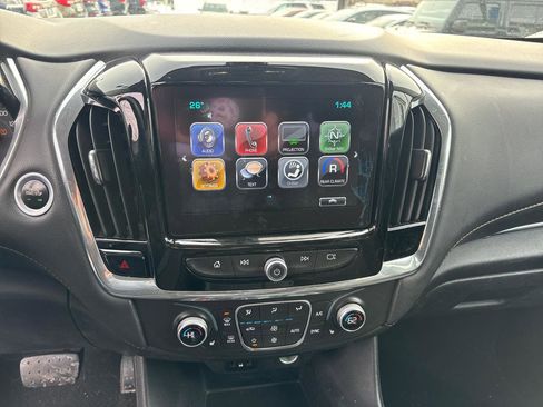 Used 2018 Chevrolet Traverse LT image 11