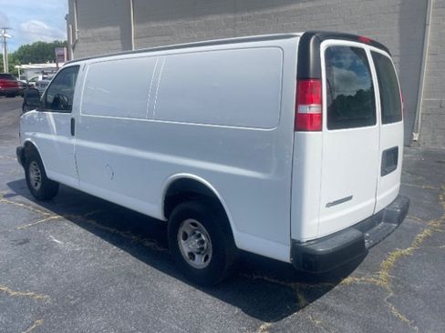 Used 2021 Chevrolet Express 2500 w/ Driver Convenience Package RWD image 4