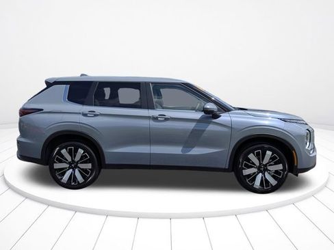 New 2026 Mitsubishi Outlander SE FWD image 2