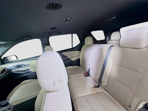 Used 2022 Chevrolet Traverse LS FWD image 24