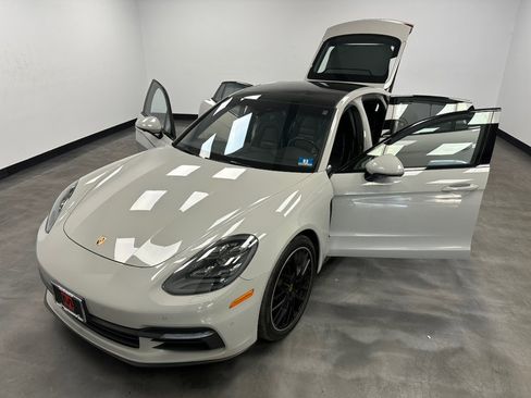 Used 2018 Porsche Panamera 4S image 30