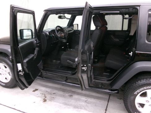 Used 2017 Jeep Wrangler Unlimited Sport w/ Quick Order Package 24S AWD/4WD image 12
