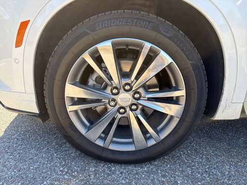 Used 2022 Cadillac XT6 Premium Luxury w/ Technology Package FWD image 6