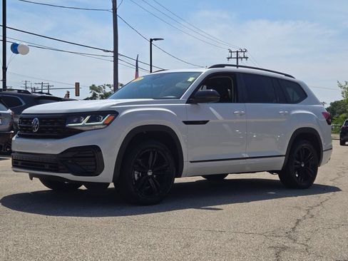 Used 2023 Volkswagen Atlas SEL R-Line AWD/4WD image 4