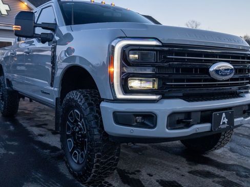 Used 2025 Ford F350 Platinum w/ FX4 Off-Road Package image 11