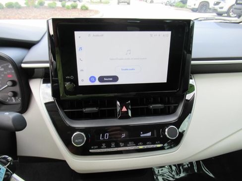 Used 2025 Toyota Corolla LE FWD image 24