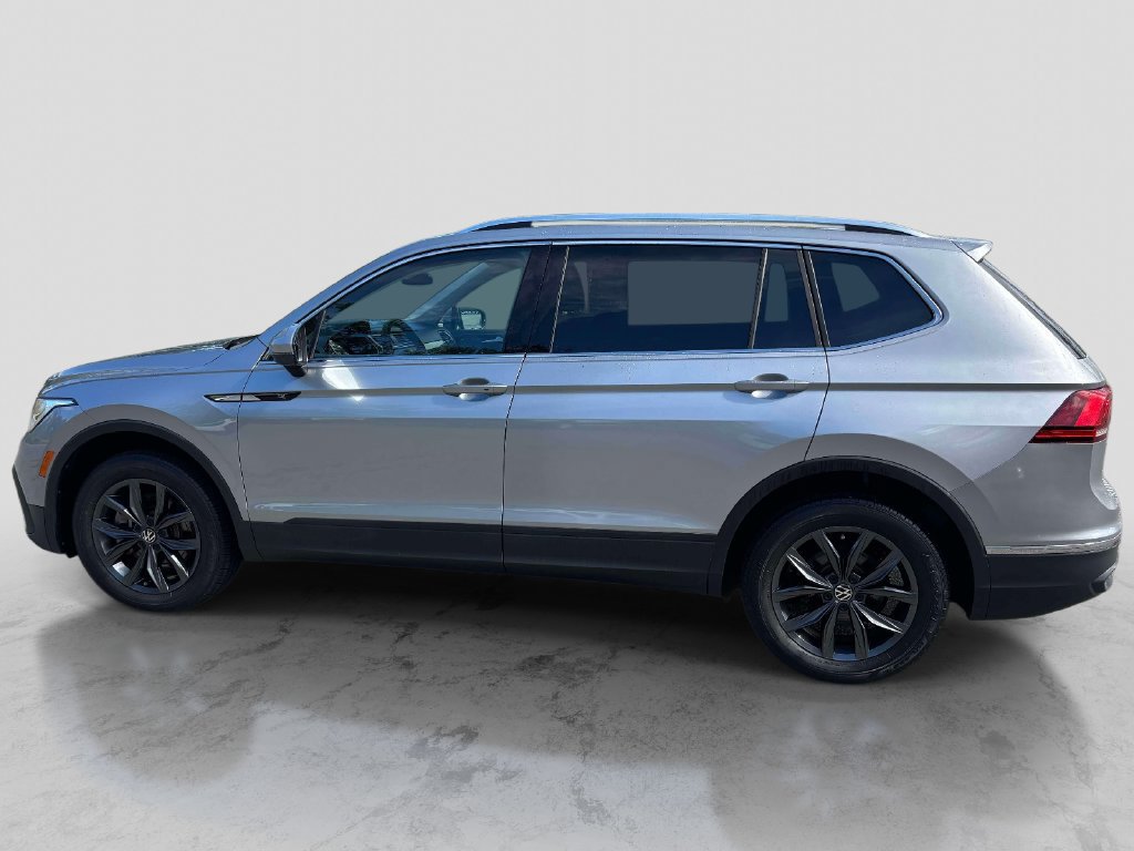 Used 2023 Volkswagen Tiguan SE AWD/4WD image 2
