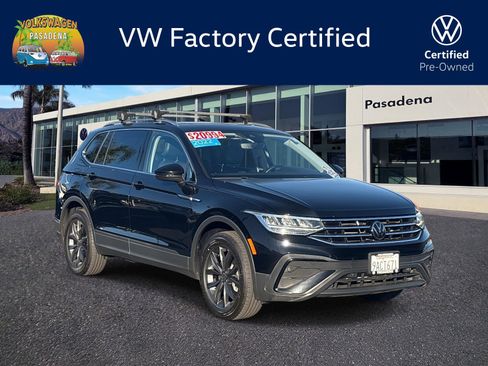 Certified 2022 Volkswagen Tiguan SE w/ Panoramic Sunroof Package image 1