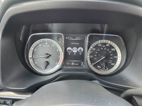 Used 2018 Nissan Titan SV image 16