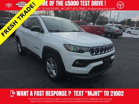 Used 2024 Jeep Compass Latitude image 1